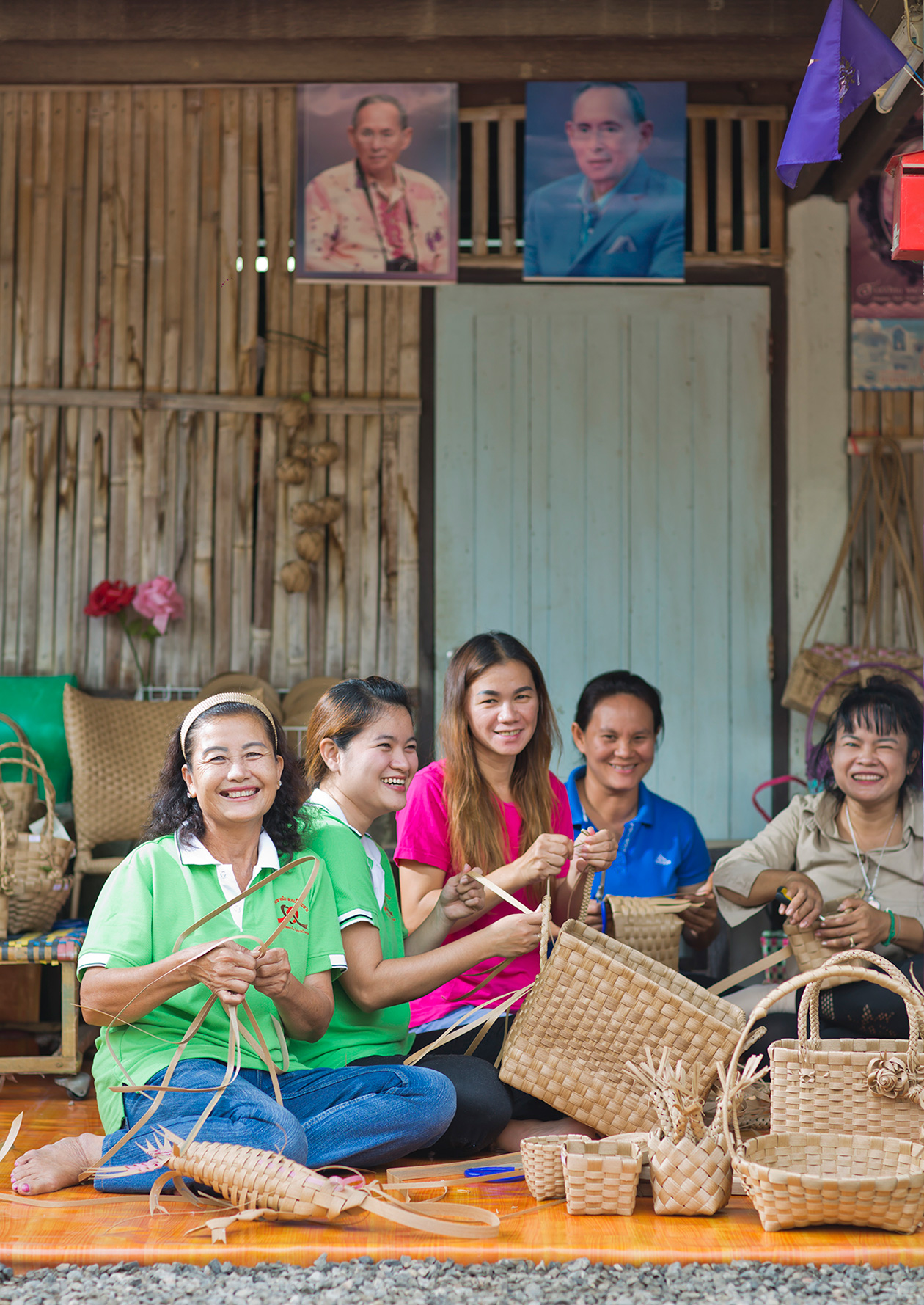 โครงการส่งเสริมอาชีพและรายได้ให้กับชุมชนท้องถิ่น โครงการส่งเสริมอาชีพและรายได้ให้กับชุมชนท้องถิ่น