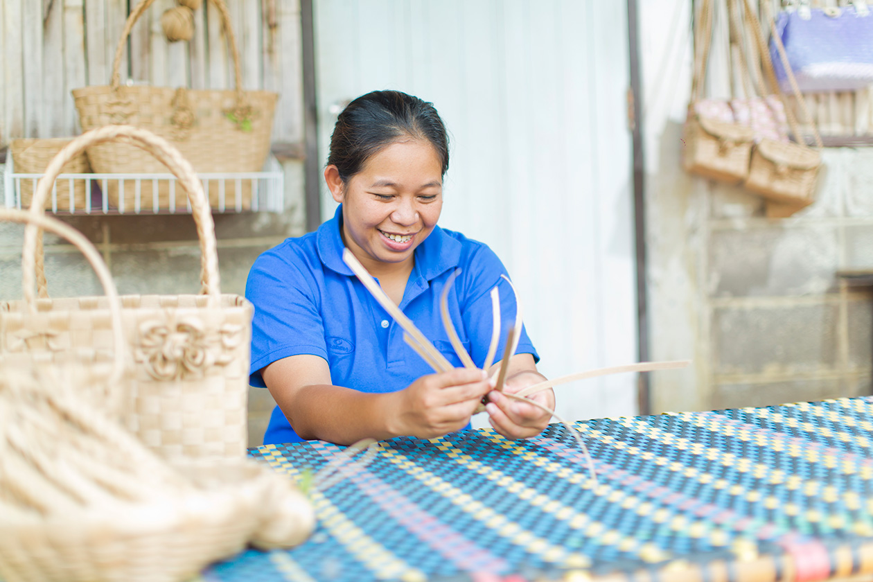 โครงการส่งเสริมอาชีพและรายได้ให้กับชุมชนท้องถิ่น โครงการส่งเสริมอาชีพและรายได้ให้กับชุมชนท้องถิ่น