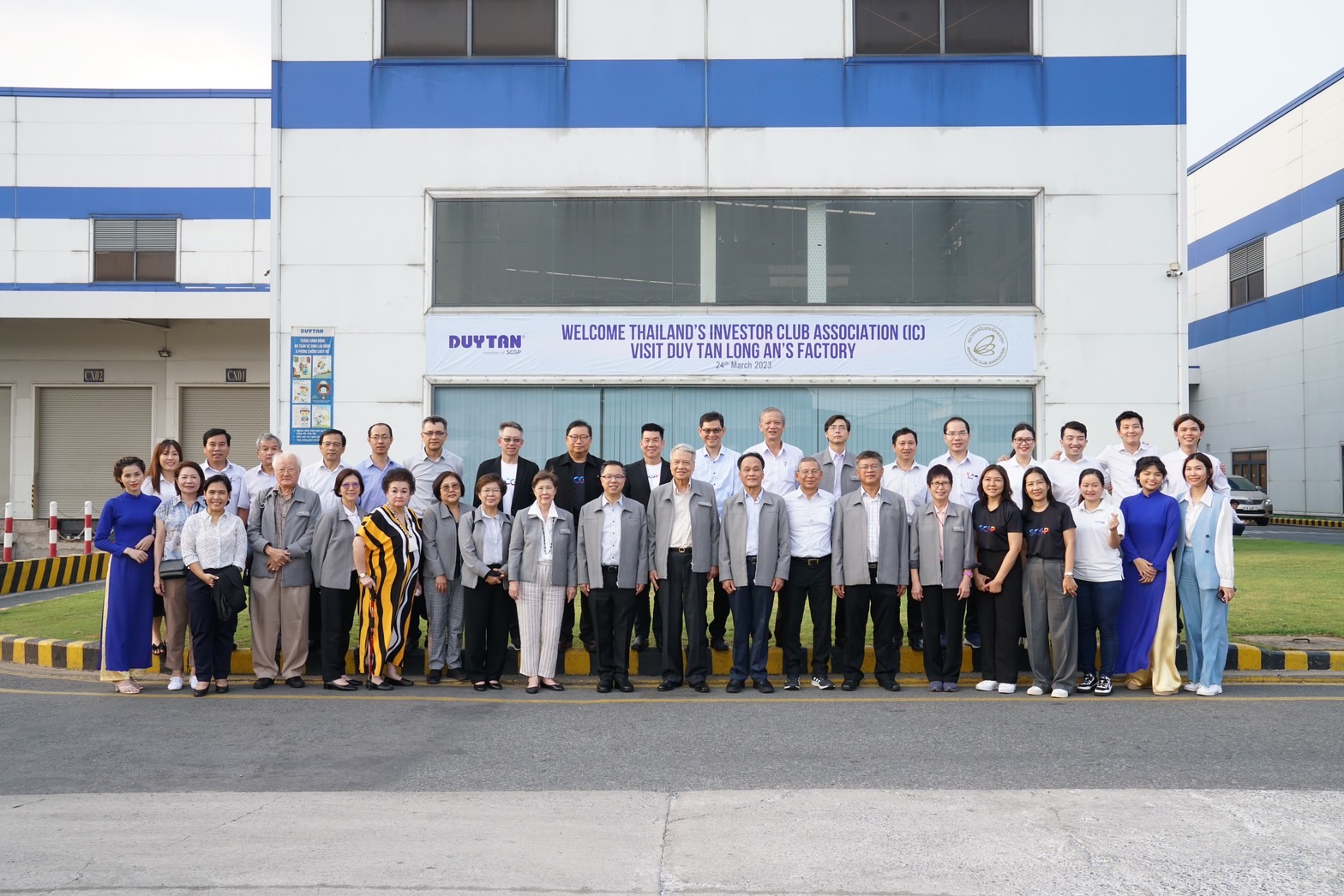 The Investor Club Association visits Duy Tan Plastic Company