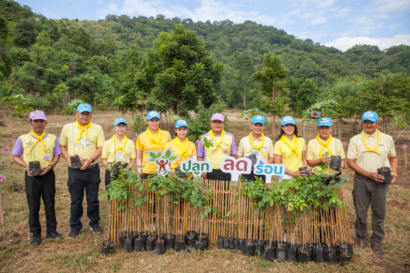 Uniting Power through SCGP ’Plant Beats Heat' Volunteer Development Project to Expand Green Spaces in Kanchanaburi Community Forest for Father's Day and World Soil Day