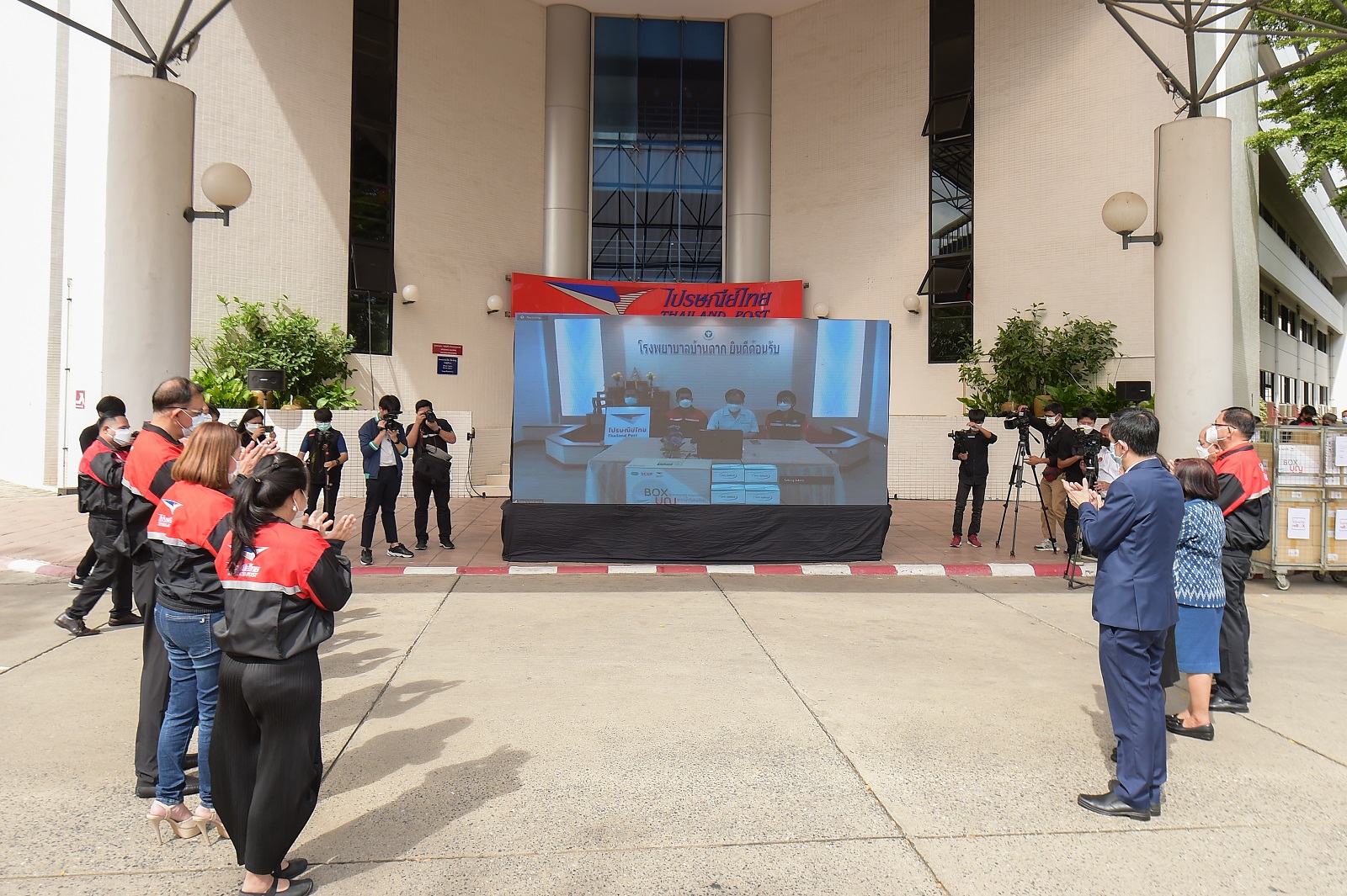 Thailand Post x SCGP x GPO ผนึกกำลังในโครงการ “ไปรษณีย์ reBOX”  ส่งมอบหน้ากากอนามัยให้ โรงพยาบาล 8 แห่ง ทั่วประเทศ