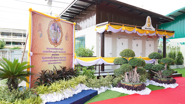 พระบาทสมเด็จพระเจ้าอยู่หัวและสมเด็จพระนางเจ้าฯ พระบรมราชินี พระราชทานนวัตกรรม “ห้องตรวจหาเชื้อ” พัฒนาโดยเอสซีจี ลดเสี่ยงติดเชื้อโควิด-19 ติดตั้งที่โรงพยาบาลพหลพลพยุหเสนา จ.กาญจนบุรี เป็นแห่งที่ 14