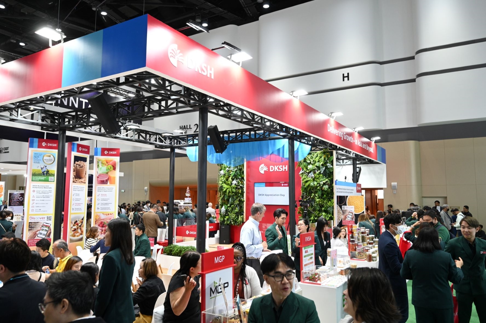 HOLIS by SCGP received an award from DKSH for product development using probiotic microorganisms from Morinaga