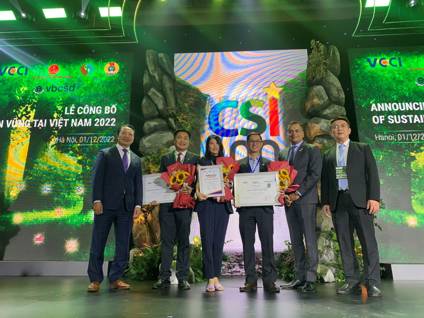 Vina Kraft Paper Co., Ltd. (VKPC) in SCGP receives Top 100 Sustainable Companies Award and Gender Equality in the Workplace Award 2022 in Vietnam