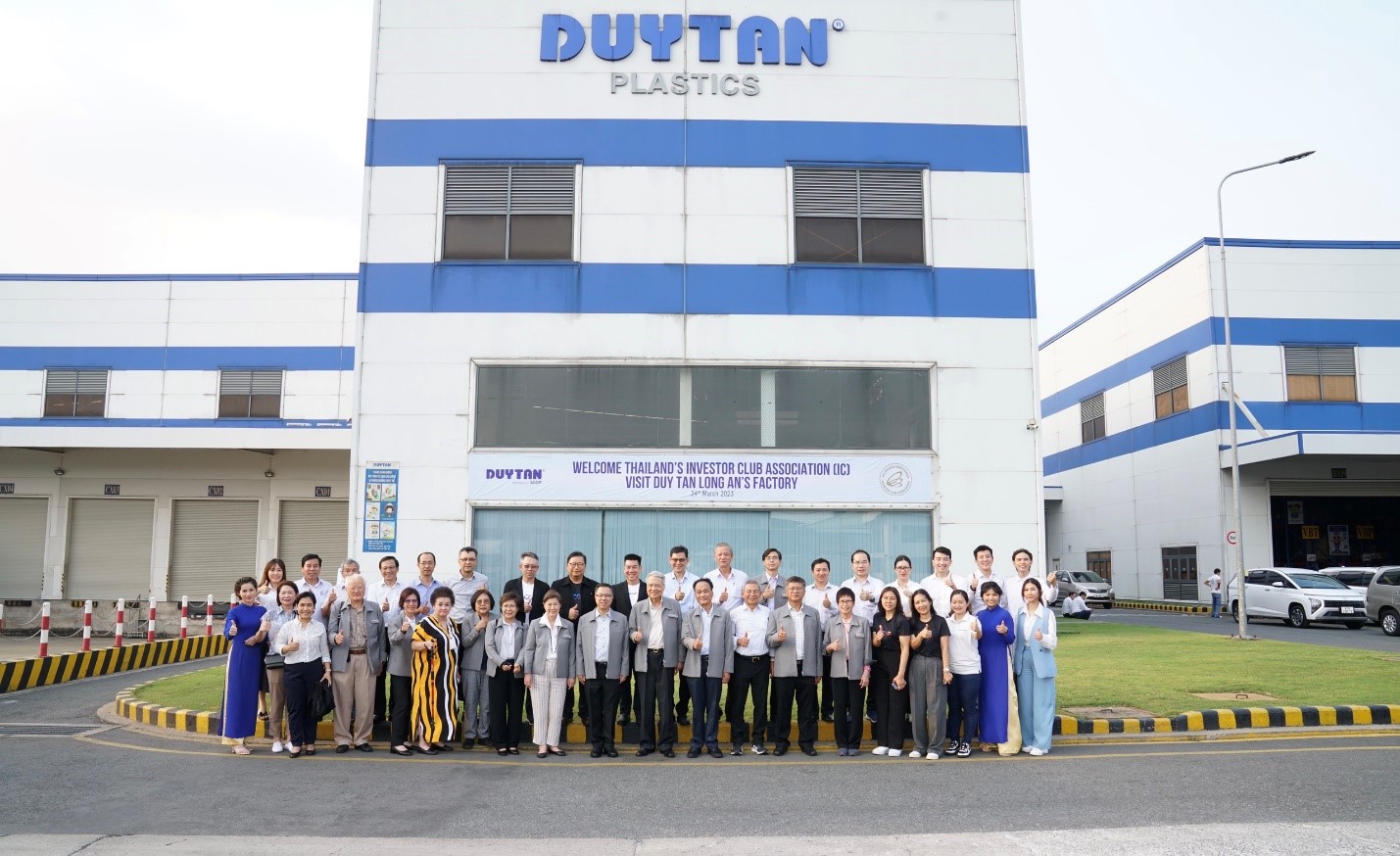 The Investor Club Association visits Duy Tan Plastic Company