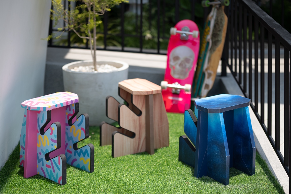 Mini SK8 Shelf: a super-cool, portable paper shelf