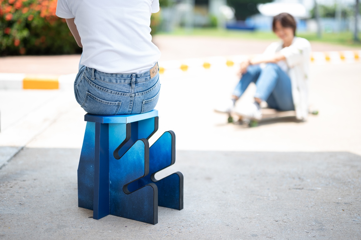 Mini SK8 Shelf: a super-cool, portable paper shelf